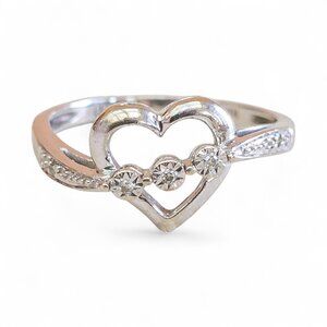 Vintage 10K White Gold Heart Ring with Diamond Illusion Setting | Size 5.25